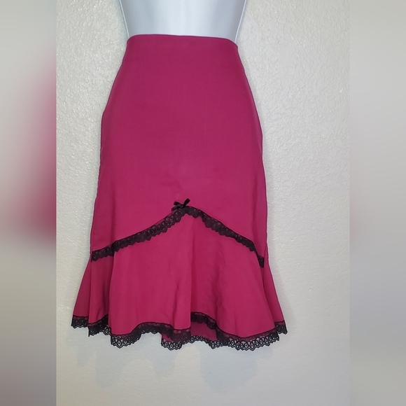 💚5/$25 Speechless Flirty Dark Pink Midi Skirt with Black Lace Trim & Bow Size 5 - Picture 1 of 7